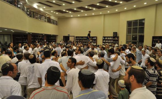 חודש אלול בישיבות ההסדר: חוגגים, חונכים וזוכרים