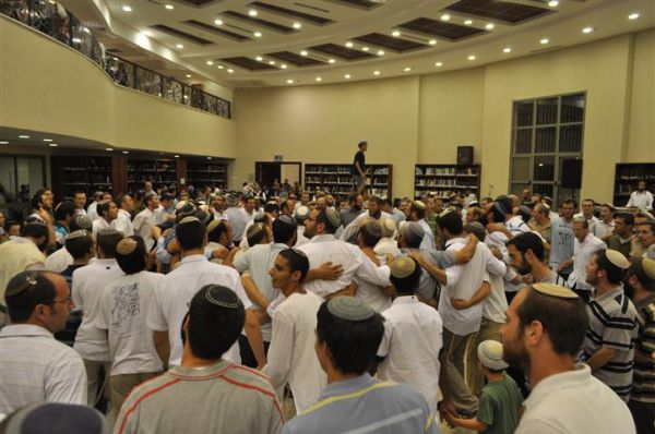 חודש אלול בישיבות ההסדר: חוגגים, חונכים וזוכרים