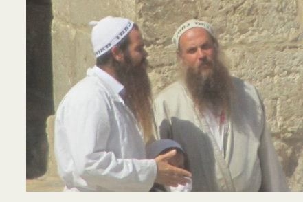 מקורות ערביים: יהודים עלו להר הבית בבגדי כהונה