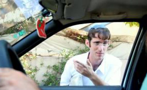 אנדרדוס – מערבה מכאן