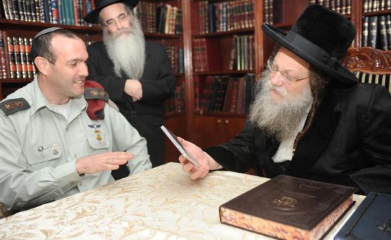 המוזיקה חיברה בין צה"ל לחסידות מודזי'ץ