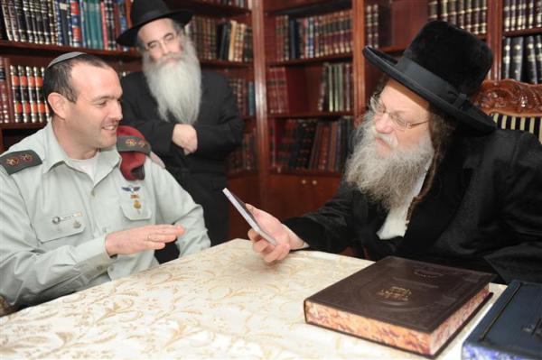 המוזיקה חיברה בין צה"ל לחסידות מודזי'ץ