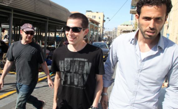 זעקה של אב שכול: די! מספיק עם פסטיבל גלעד שליט