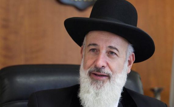 הרב מצגר: לא להגיע לקבר רחל מיד בצאת השבת