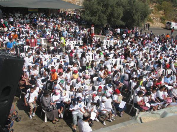 ז' בחשון: 1,500 תלמידים התפללו לגשם בציון חוני המעגל