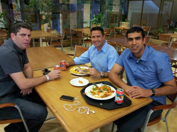 המועמדים הצעירים עותרים: אל תבטלו לנו את השריון