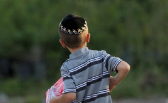 האב החרדי הפך לסרוג; האם לא מוכנה שיראה את הילדים