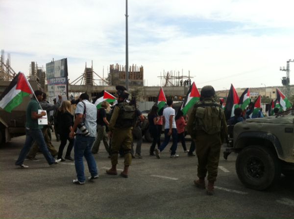 ערבים מתפרעים בסניף רמי לוי בשער בנימין