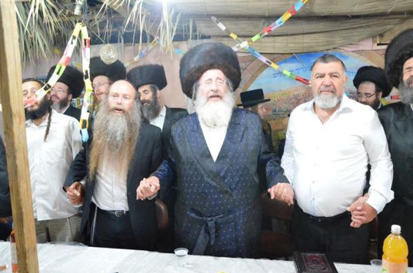 אושפיזין בשומרון: האדמו"ר מספינקא ערך טיש ביצהר