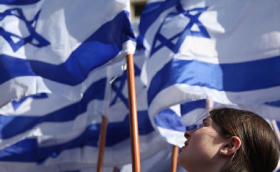 מחזקים את צה"ל ועם ישראל: תולים דגלים בבתים וברכבים