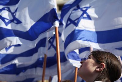 מחזקים את צה"ל ועם ישראל: תולים דגלים בבתים וברכבים