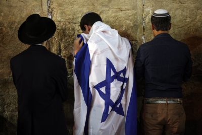 16:00: תפילה המונית בכותל המערבי להצלחת חיילי צה"ל