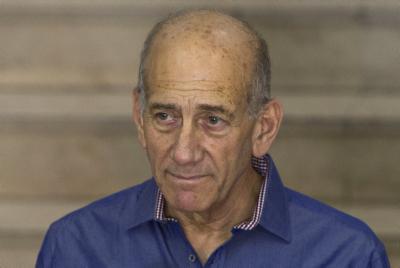 המשטרה: נמצאה תשתית ראייתית נגד אולמרט