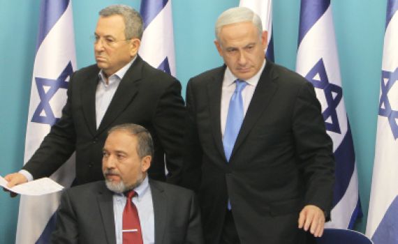 "הציר נתניהו – ברק – הרצוג עובד ללא הפסקה"