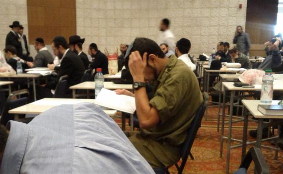 מבחני ההסמכה לרבנות: הנבחנים הגיעו במדים מהחזית