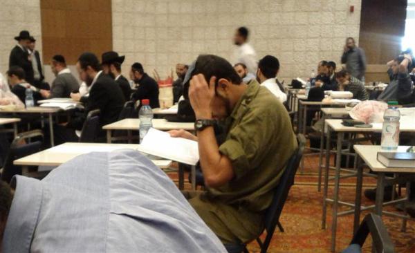 מבחני ההסמכה לרבנות: הנבחנים הגיעו במדים מהחזית