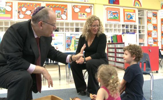 ימי החנוכה בערוץ 1: תיעוד מרתק על "קהילות מדליקות"