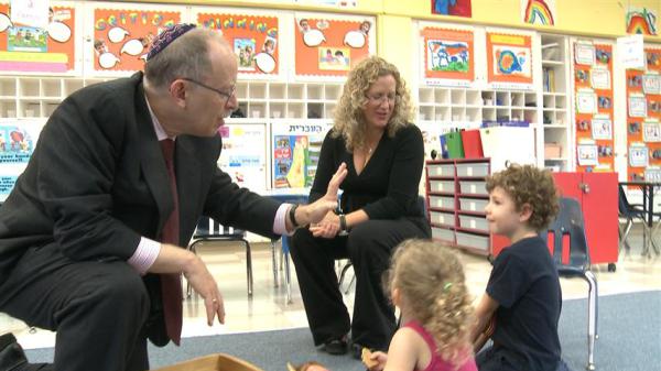 ימי החנוכה בערוץ 1: תיעוד מרתק על "קהילות מדליקות"