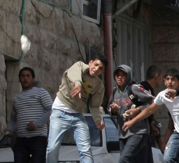 ערבים תקפו באבנים את צעדת חג החנוכה בעיר לוד