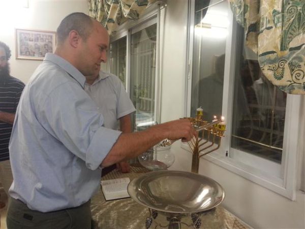 "בית עזרא מסמל את שלטון הפקידים שחייב להסתיים"