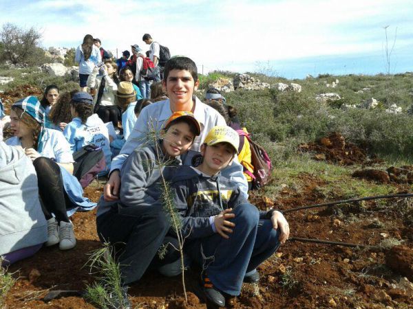 נוכחות שיא של חניכים בנטיעות בני עקיבא