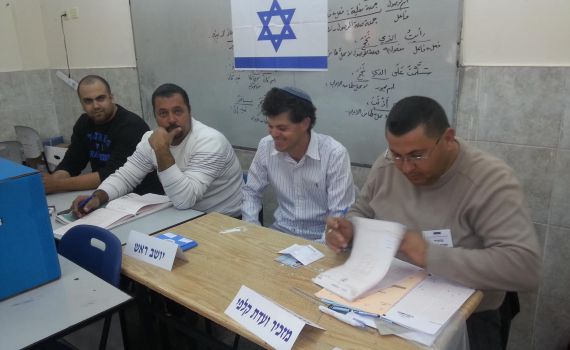 מתיישבי השומרון מונעים זיופים בקלפיות הערביות