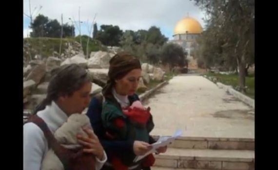 במקום ברכת הגומל: היולדת והתאומים עלו להר הבית