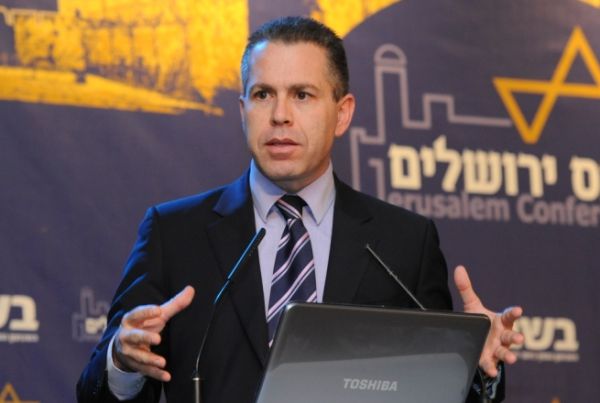 השר ארדן על התקפת בנט: "זה לא ירי בתוך הנגמ"ש?!"