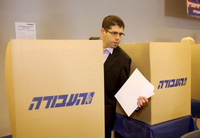 יומן בחירות: תוקפי המפלגות מחזקים אותן