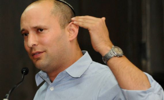 בנט סרב לחתום שלא יסרב פקודה; "לא נכנע לתכתיבים"