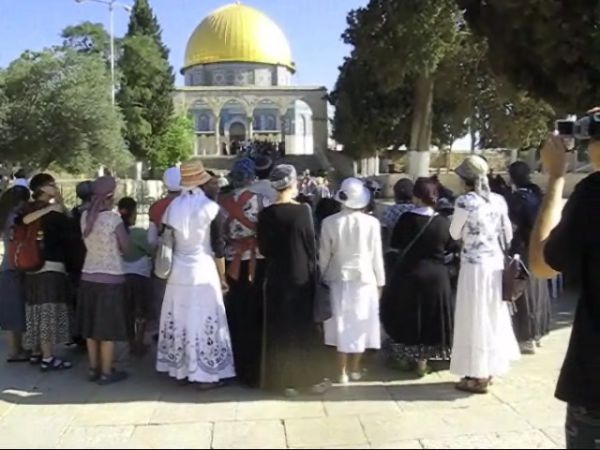 המשטרה עצרה שתי בנות שסובבו בשערי הר הבית