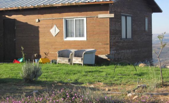 חזרו מחתונה וגילו שצה"ל הרס את ביתם