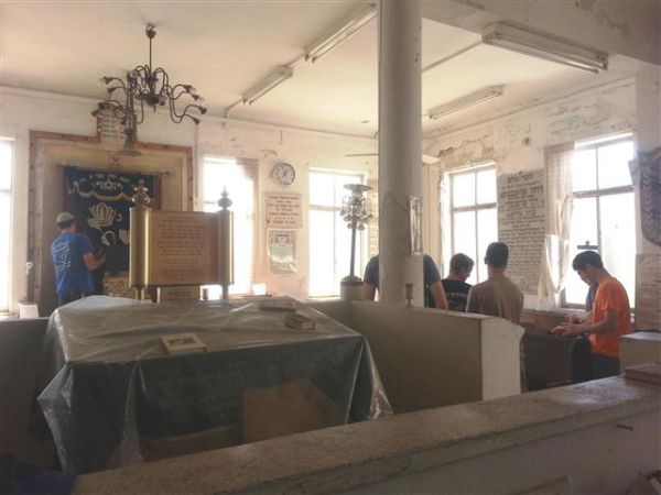 דרום ת"א: בתי כנסת נטושים והרוסים, אלכוהול ובעיקר פחד