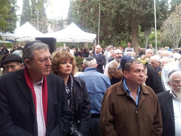 עשרות באזכרה למפקד הלח"י אברהם (יאיר) שטרן הי"ד