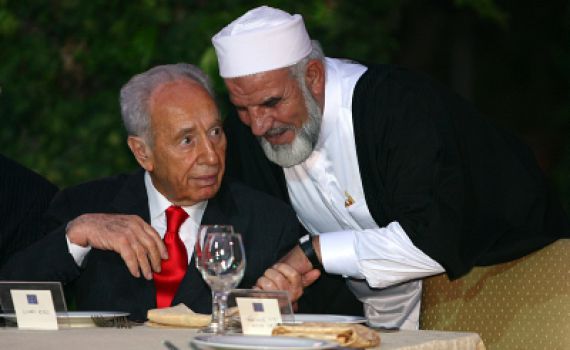 פסק הלכה חדש: מותר לאכול במשתה של אחשוורוש