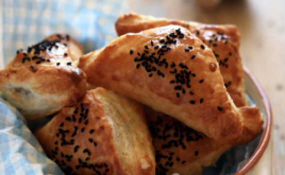 הרבנות הראשית: בורקס גבינה שאינו משולש עלול לסכן חיים