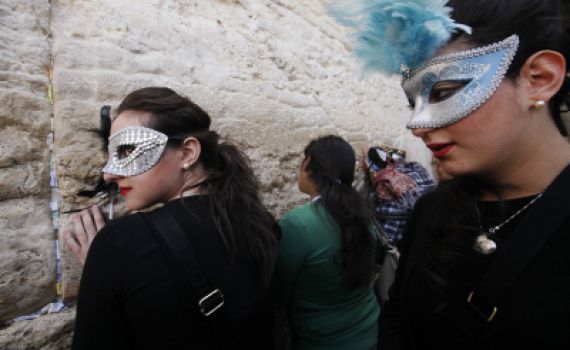 הלכות פורים בקיצור: מה חייבים בלילה ומה ביום?