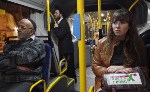 אצל הפמיניסטיות אין דמוקרטיה: כופים על הרוב את דעתן