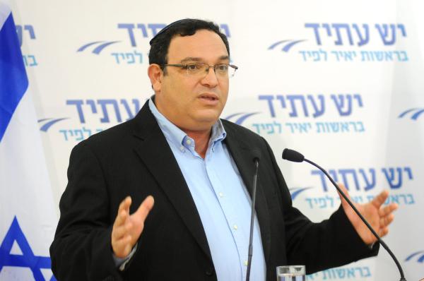 הרב פירון נכנע לארגוני המורים: קיצור החופש הגדול יבוטל