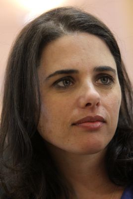 שקד: פולארד בכלא, וארה"ב מרגלת אחרינו