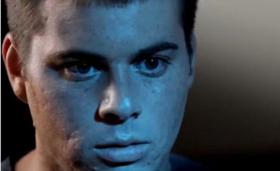 ביקורת: צפיתי בסרט בהלם ובזעזוע; זהו ניבול פה, כפשוטו