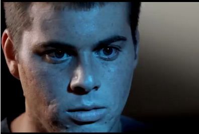 ביקורת: צפיתי בסרט בהלם ובזעזוע; זהו ניבול פה, כפשוטו