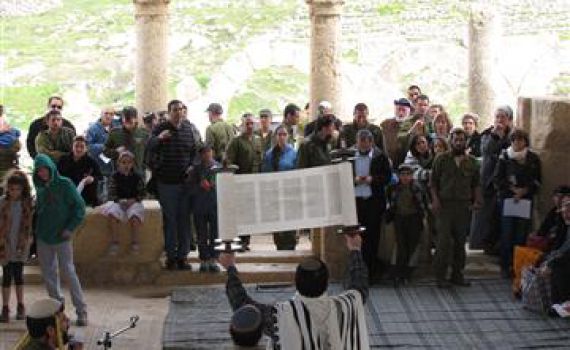 לזכרם: ספר תורה בגדוד שאיבד 13 לוחמים ב'חומת מגן'