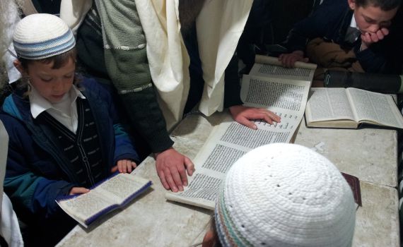 בחומש חגגו את פורים בריקודים לתוך הלילה