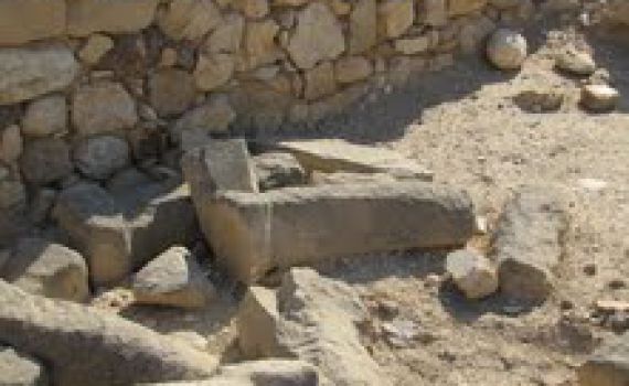 פלסטינים בונים שכונה על ארמנות הורדוס והחשמונאים