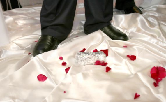 בניגוד להפחדות: אחוז אפסי של יהודים שמתחתנים בחו"ל