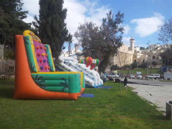 חברון לובשת חג: מתכוננים לאירוע המרכזי בחול המועד