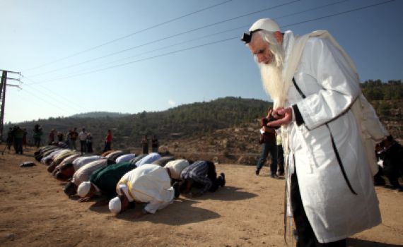 הרב חנן והרב מנחם: האור הגנוז והאור המקיף