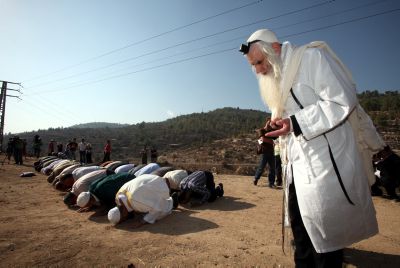הרב חנן והרב מנחם: האור הגנוז והאור המקיף