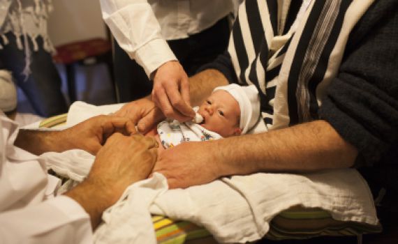 פיקוח נפש: הרבנות מחייבת מוהלים לענות לטלפונים בשבת